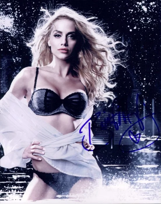 Brittany Murphy autograph