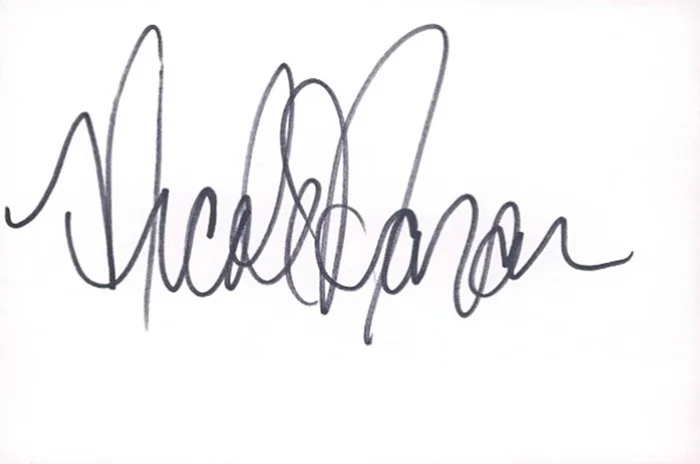 Nicole Narain autograph