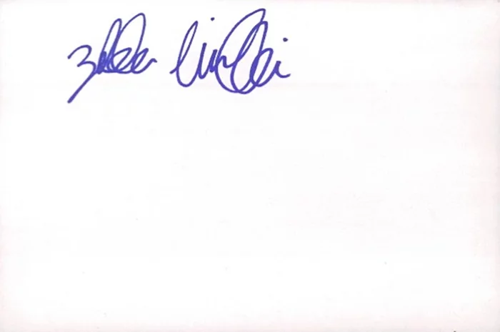 Zelda Williams autograph