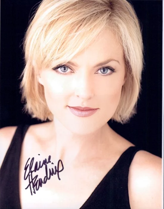 Elaine Hendrix autograph