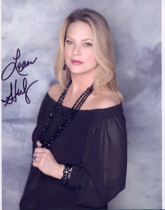 Leann Hunley autograph