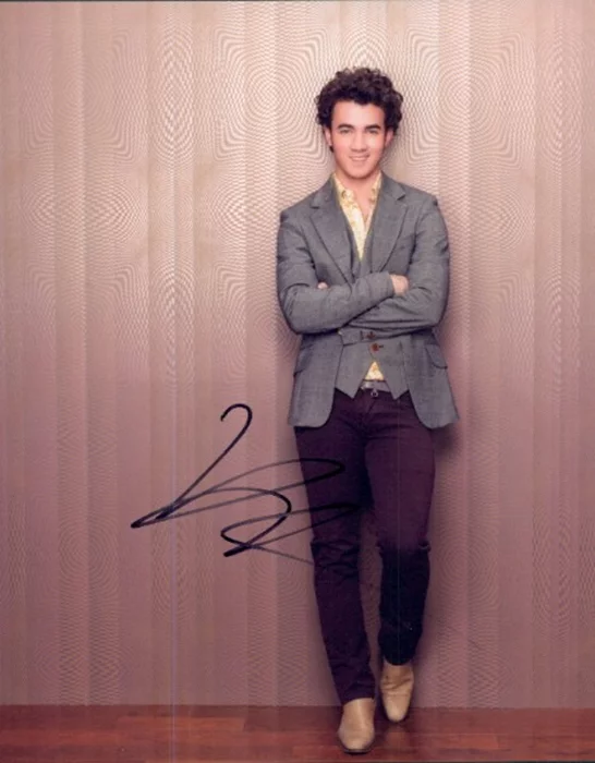 Kevin Jonas autograph