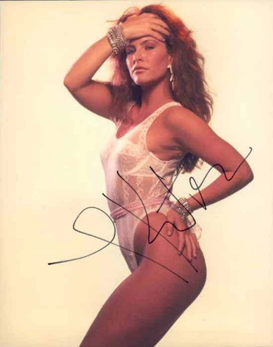 Tawny Kitaen autograph