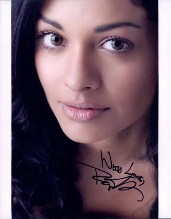 Pooja Kumar autograph