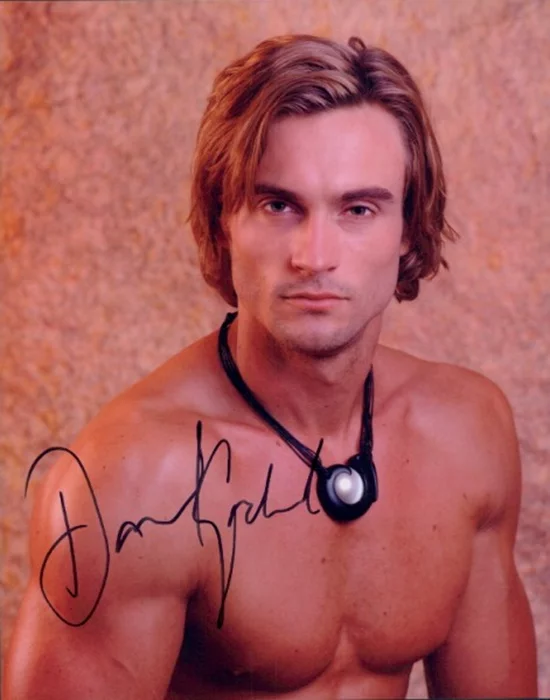 Daniel Goddard autograph