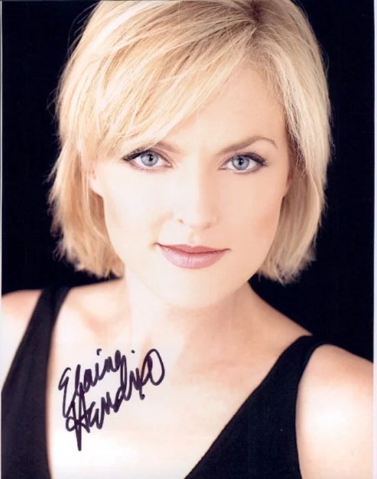Elaine Hendrix autograph