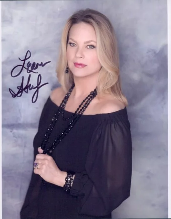 Leann Hunley autograph