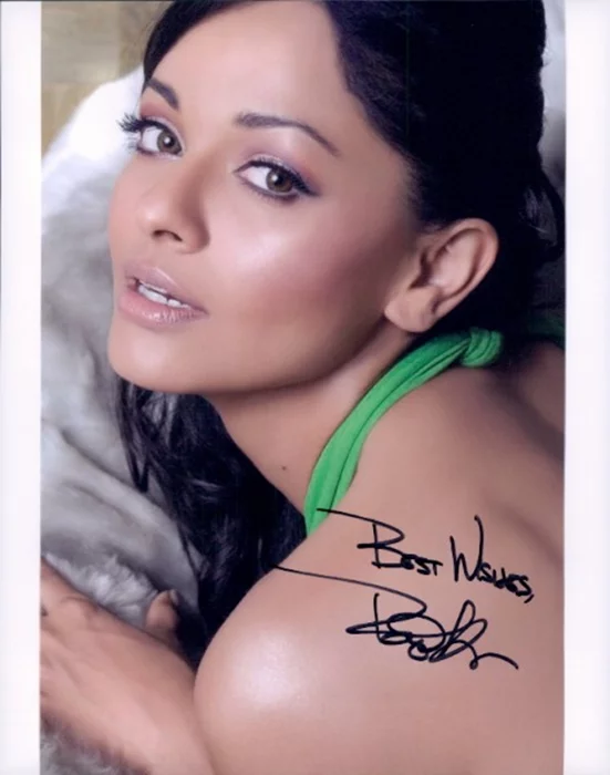 Pooja Kumar autograph