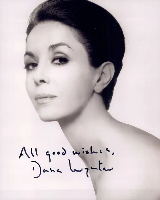 Dana Wynter autograph