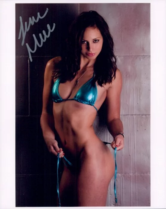 Leigh Moore autograph