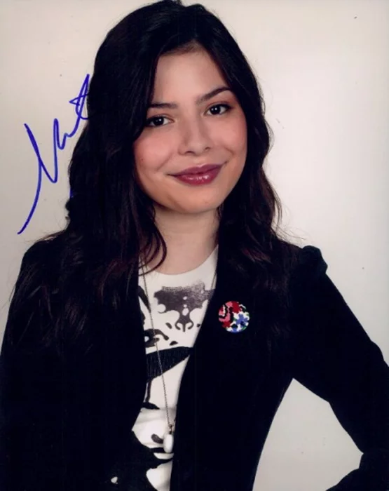 Miranda Cosgrove autograph