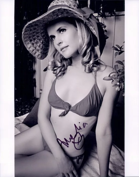 Amelia  Jackson-Gray autograph