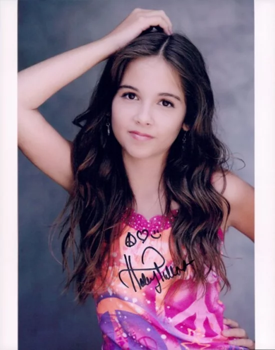Haley Pullos autograph
