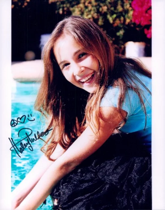 Haley Pullos autograph