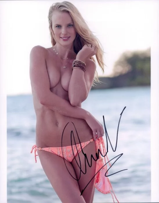 Anne Vyalitsyna autograph
