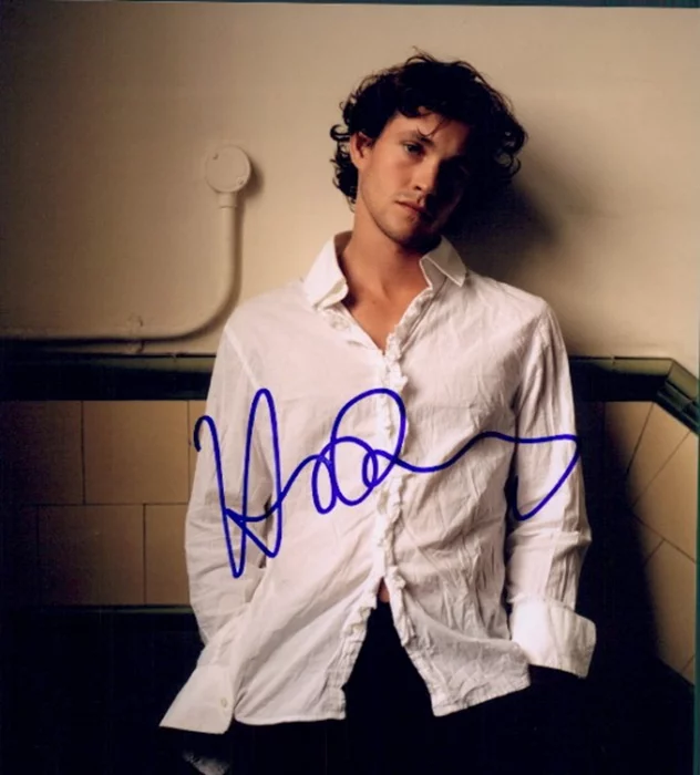 Hugh Dancy autograph