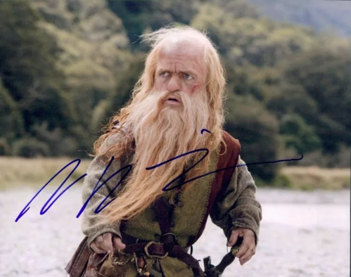 Peter Dinklage autograph