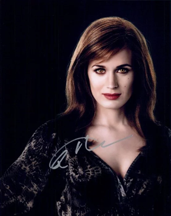 Elizabeth Reaser autograph