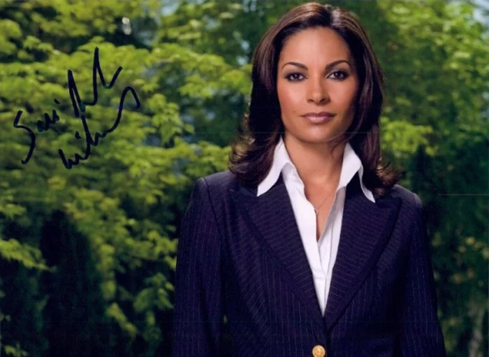 Salli Richardson autograph
