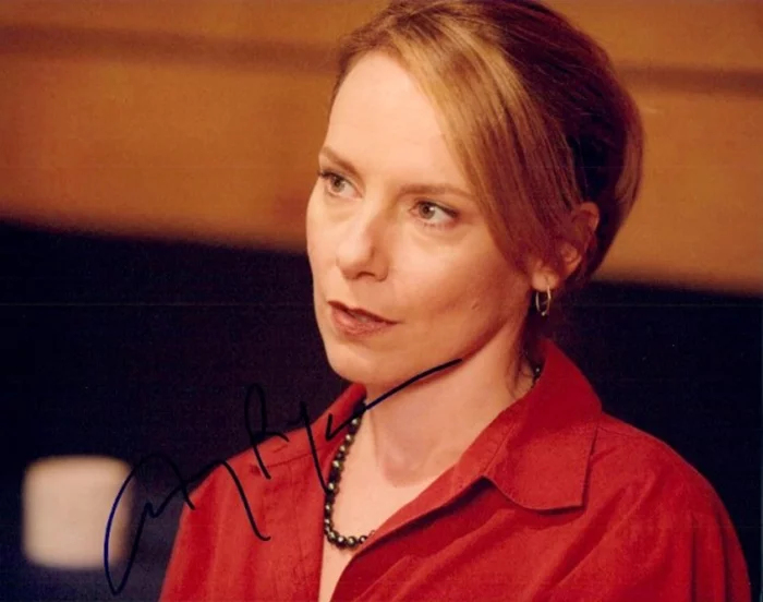 Amy Ryan autograph