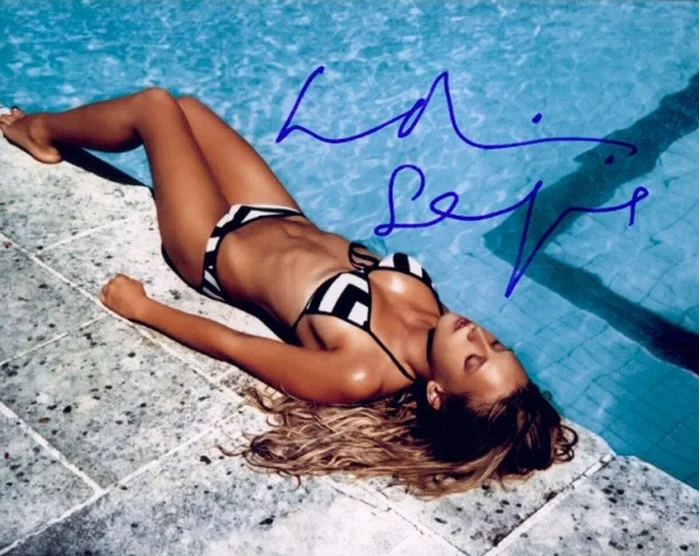 Ludivine Sagnier autograph