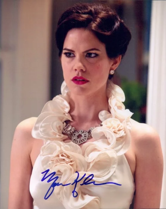 Mariana Klaveno autograph
