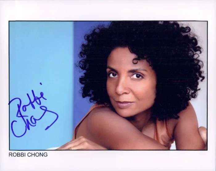Robbi Chong autograph