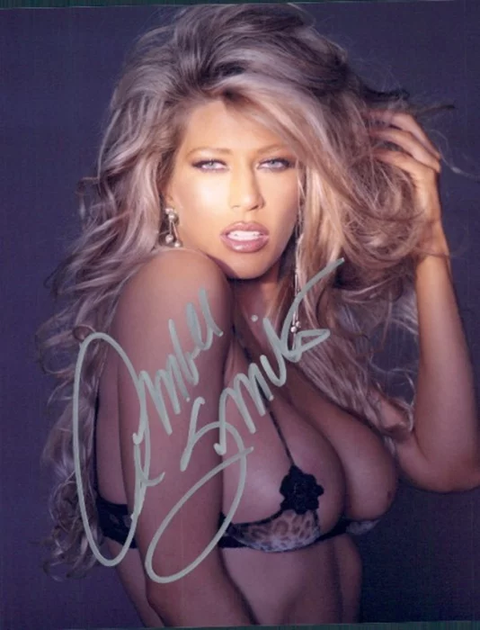 Amber Smith autograph