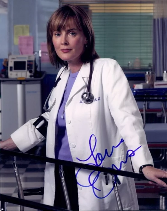 Laura Innes autograph
