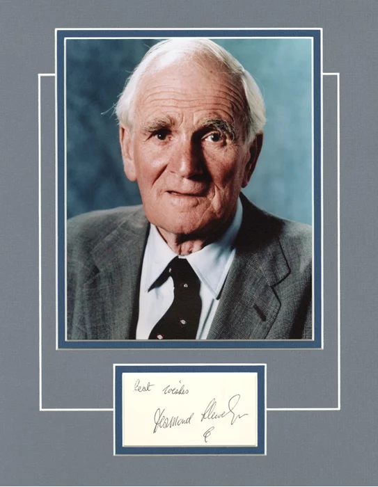 Desmond Llewelyn autograph