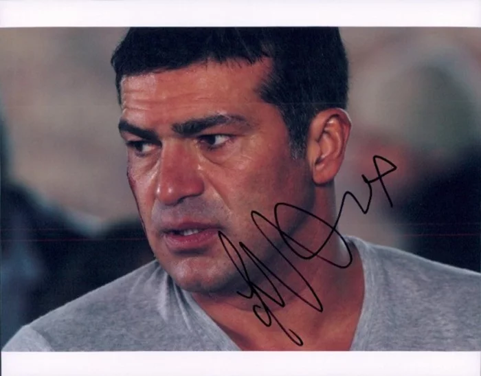 Tamar Hassan autograph