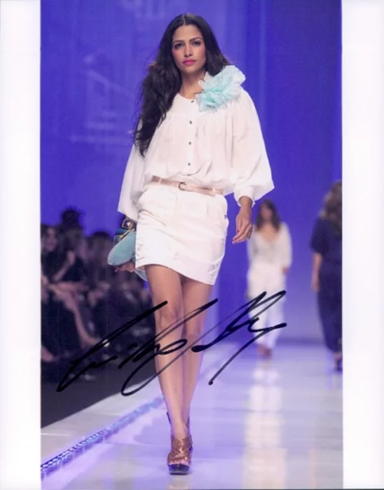 Camila Alves autograph