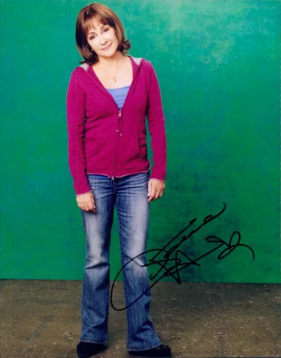 Patricia Heaton autograph
