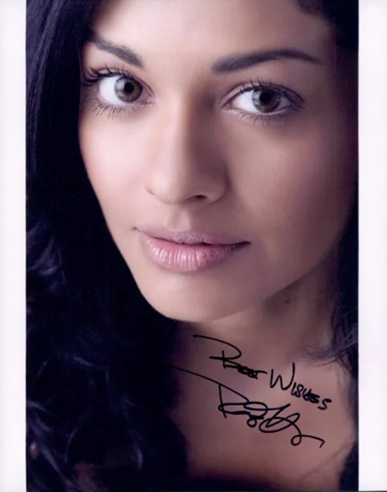 Pooja Kumar autograph