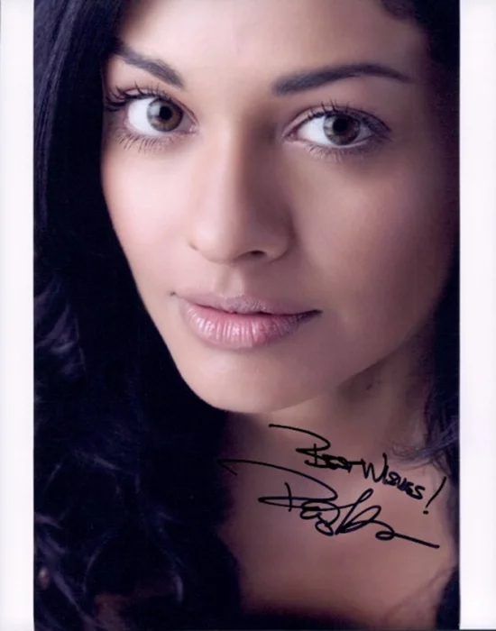 Pooja Kumar autograph