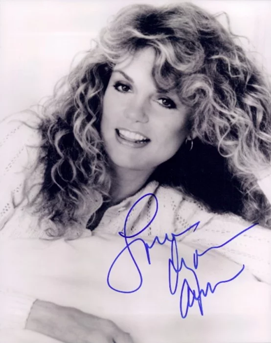Dyan Cannon autograph