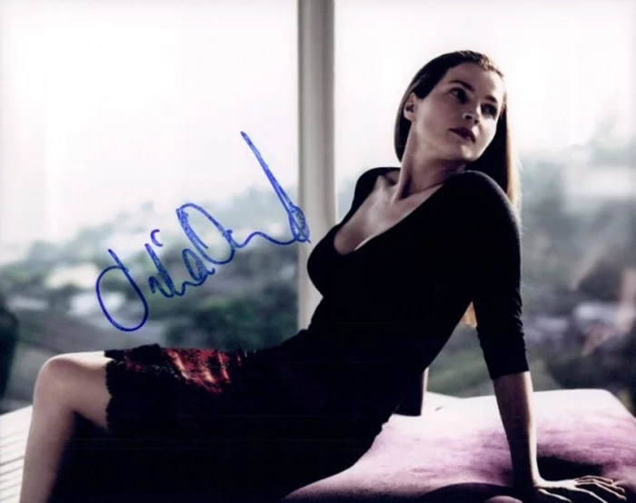 Julia Ormond autograph