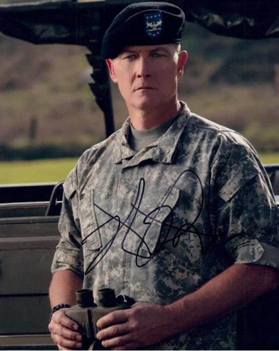 Robert Patrick autograph