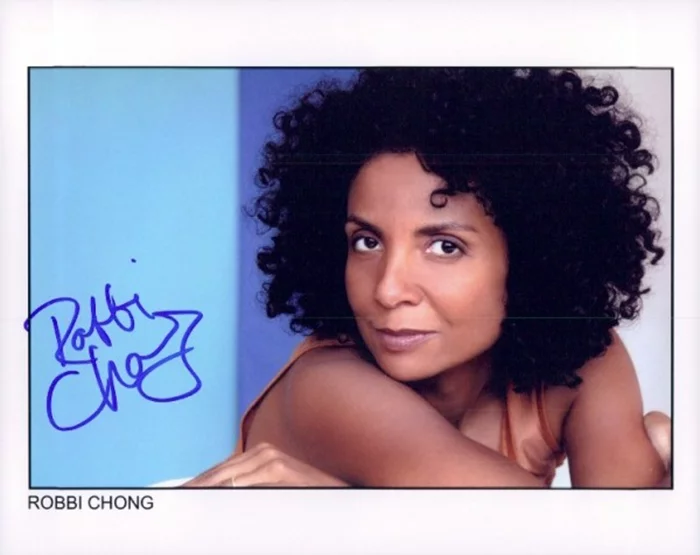 Robbi Chong autograph