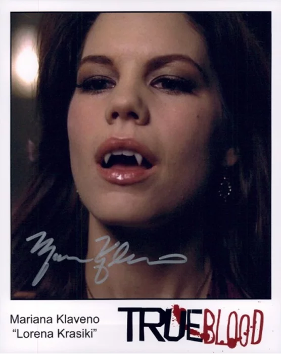 Mariana Klaveno autograph