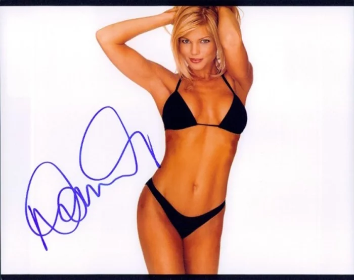 Donna D'Errico autograph
