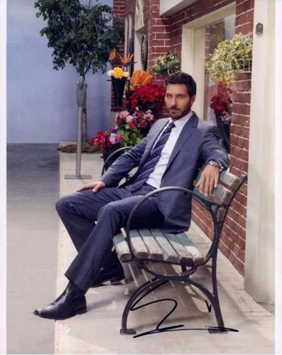 Ed Quinn autograph