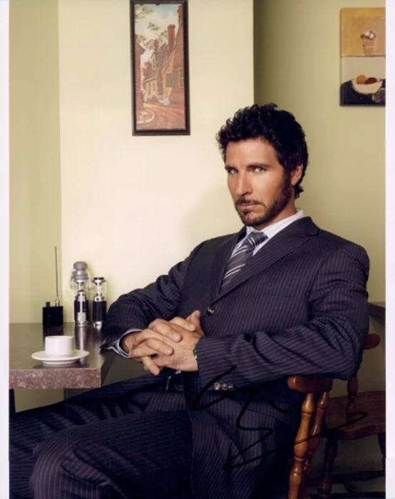 Ed Quinn autograph