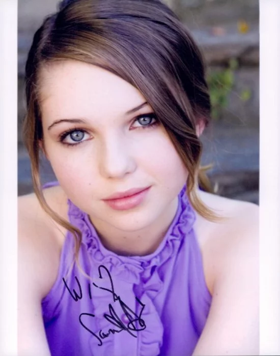 Sammi Hanratty autograph