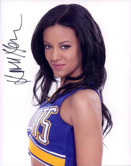 Heather Hemmens autograph