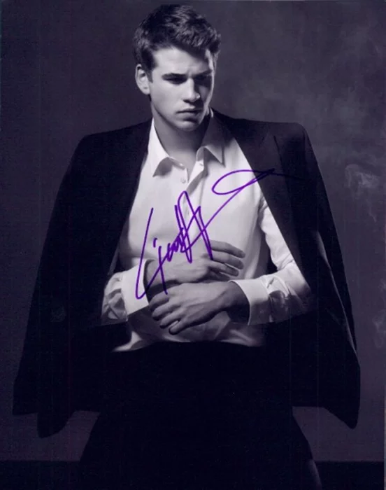 Liam Hemsworth autograph