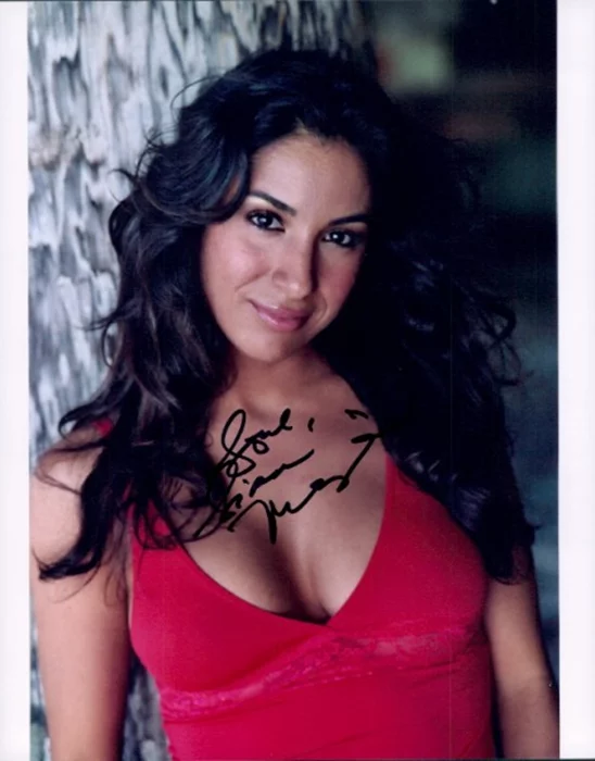 Liana Mendoza autograph