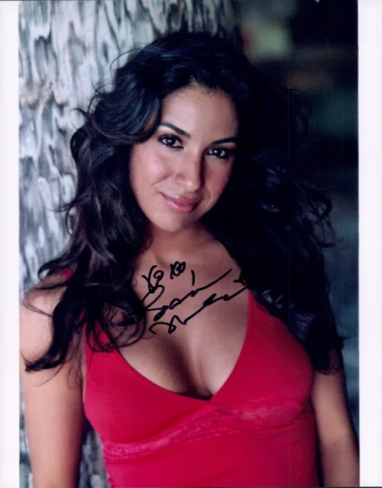 Liana Mendoza autograph