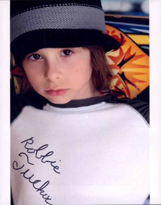 Robbie Tucker autograph