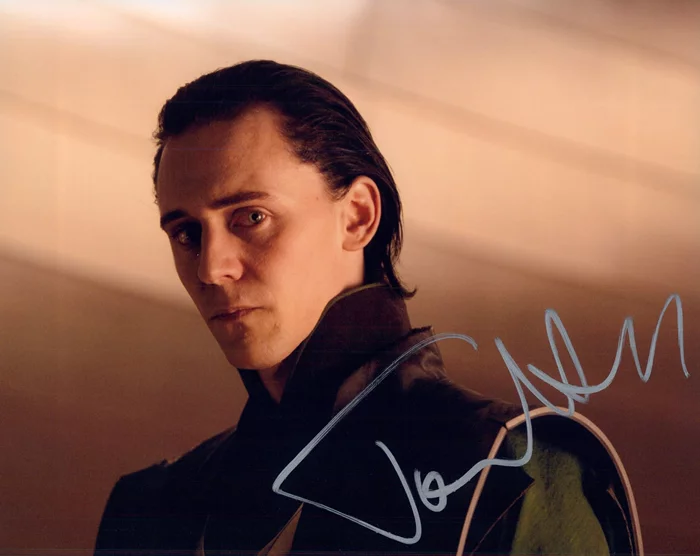 Tom Hiddleston autograph